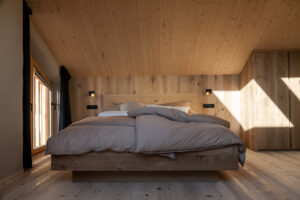 Morgenstimmung im Schlafzimmer im WOLFEICHERHOF